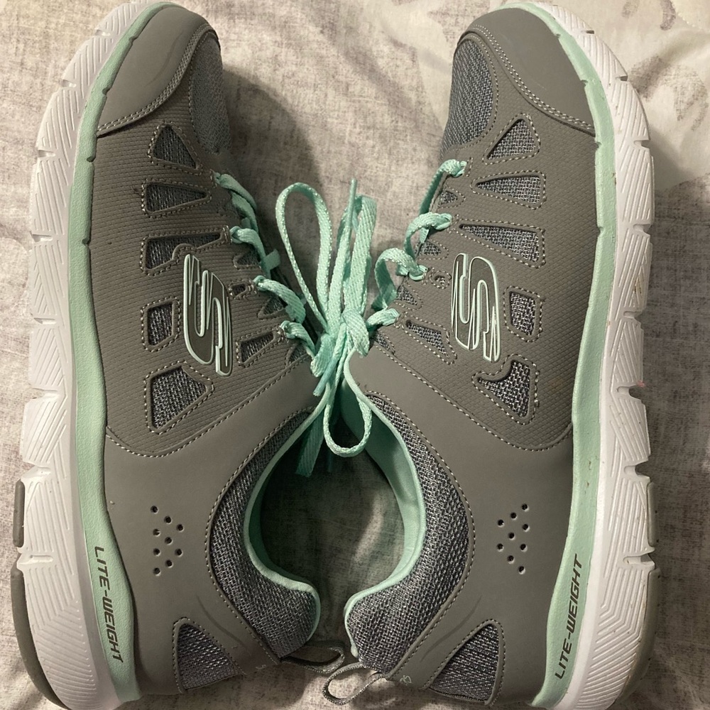 NWOT Gray Skechers Shoes Size 9.5. Never Been worn